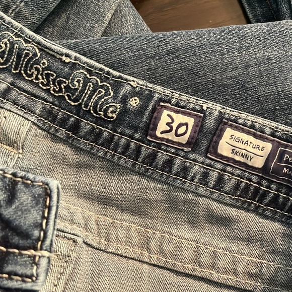 Miss Me Embellished Midrise Signature Skinny Jean - Picture 13 of 14